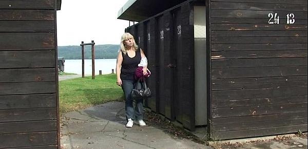  Granny gets nailed in the changing room